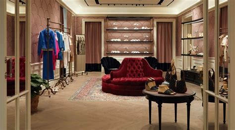 gucci napoli oggi|Gucci riapre a Napoli: in via dei Mille con uno store a 3 piani.